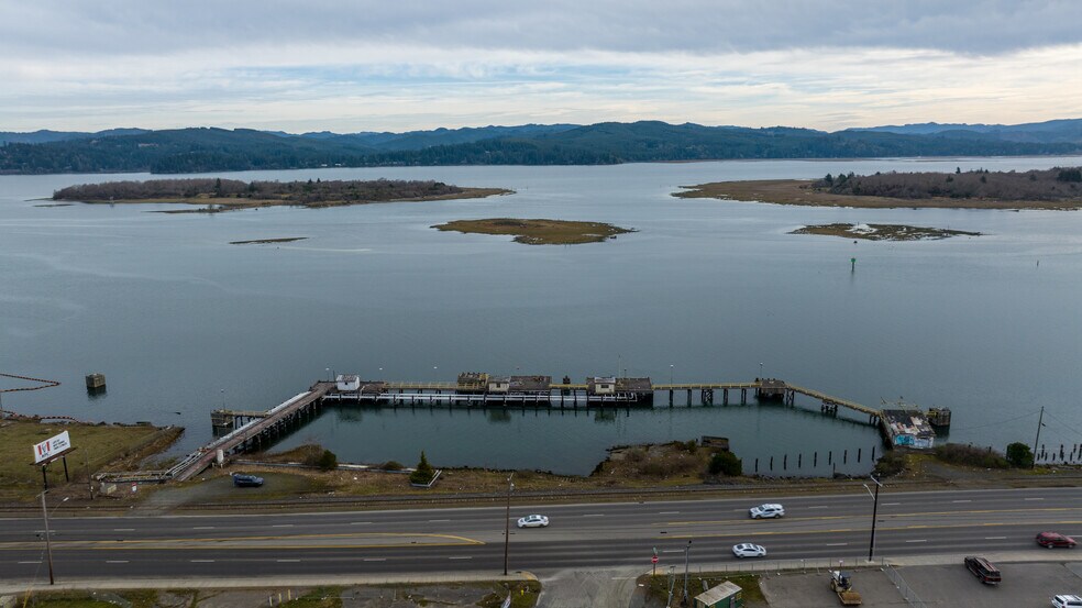 More Photos Of 2250 N Bayshore Dr, Coos Bay Marina For Sale