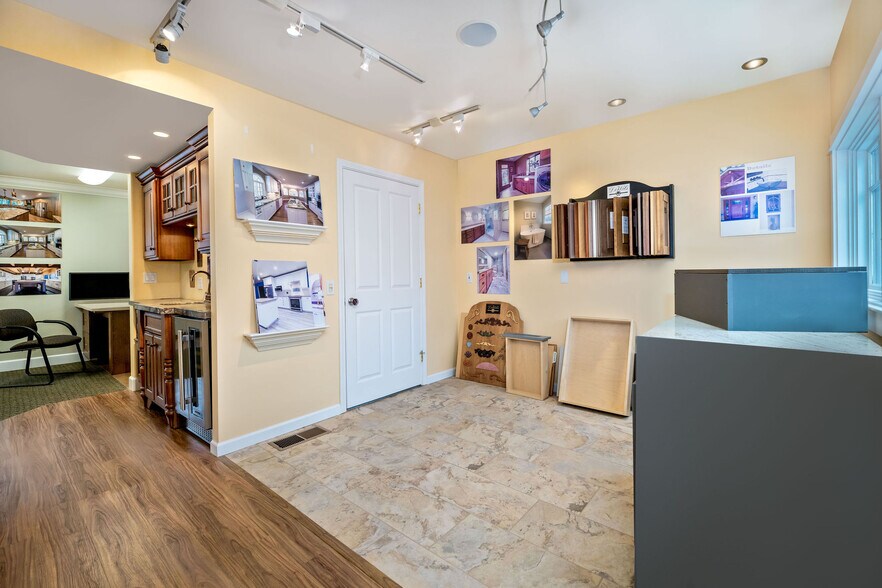 More Photos Of 1072 E Main St, Grass Valley Office For Sale