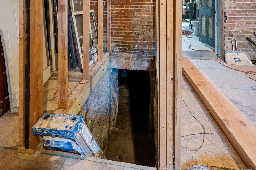 More Photos Of 7211 Queen St, Middleway Flex For Sale