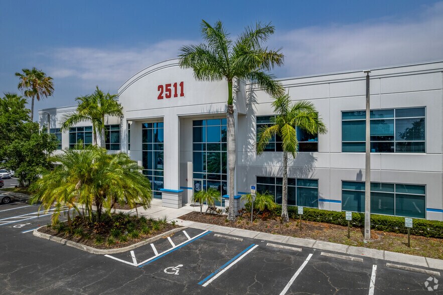 More Photos Of 2511 Corporate Way, Palmetto Light Distribution For Lease