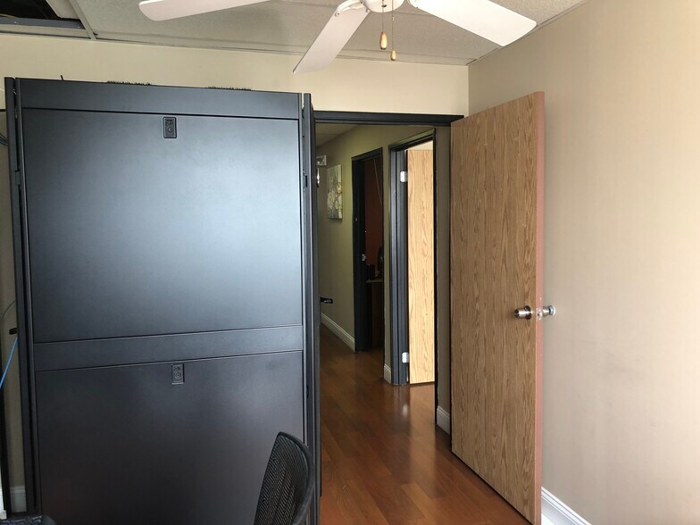 More Photos Of 271 US Highway 46, Fairfield Office For Lease