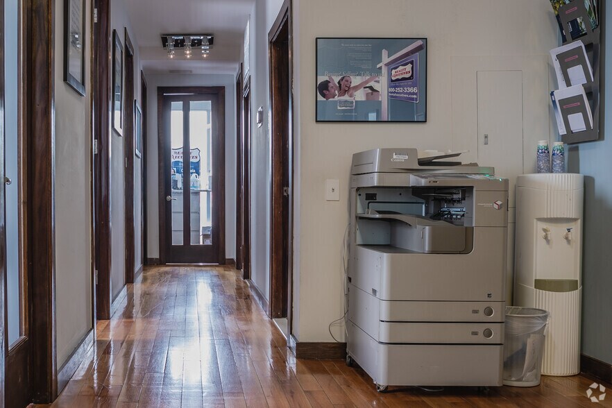 More Photos Of 32-56 Steinway St, Astoria Medical For Lease