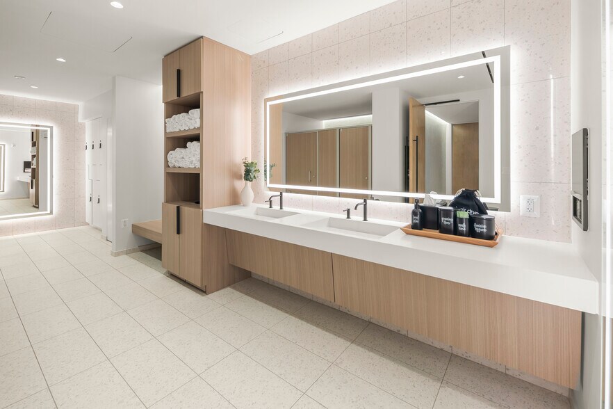 More Photos Of 901 N Glebe Rd, Arlington Office For Lease