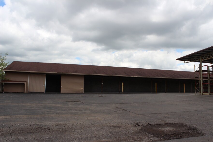More Photos Of 1325 E Jolly Rd, Lansing Warehouse For Sale