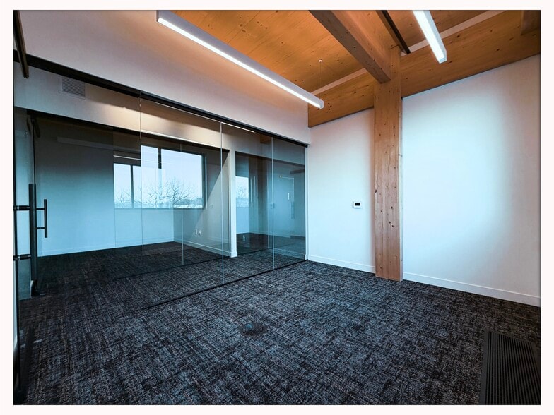 More Photos Of 2422 E 7th St, Austin Office For Lease