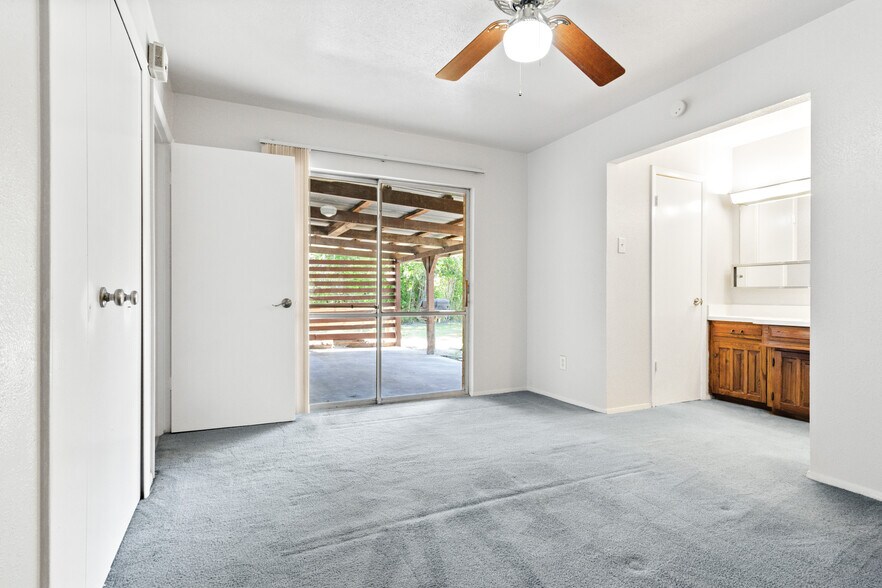 More Photos Of 215 Jasanda Way, Mesquite Specialty For Sale