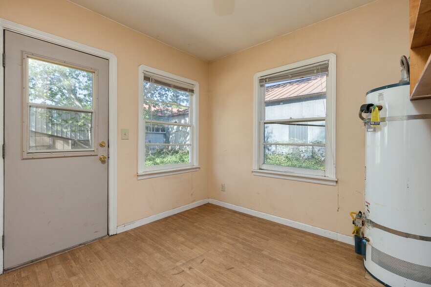 More Photos Of 2424 Park Ave, Chico Service For Sale