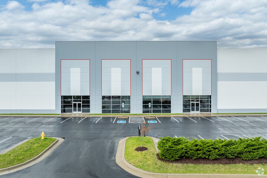 More Photos Of 8000-8060 Centre Pointe Way, La Vergne Warehouse For Lease