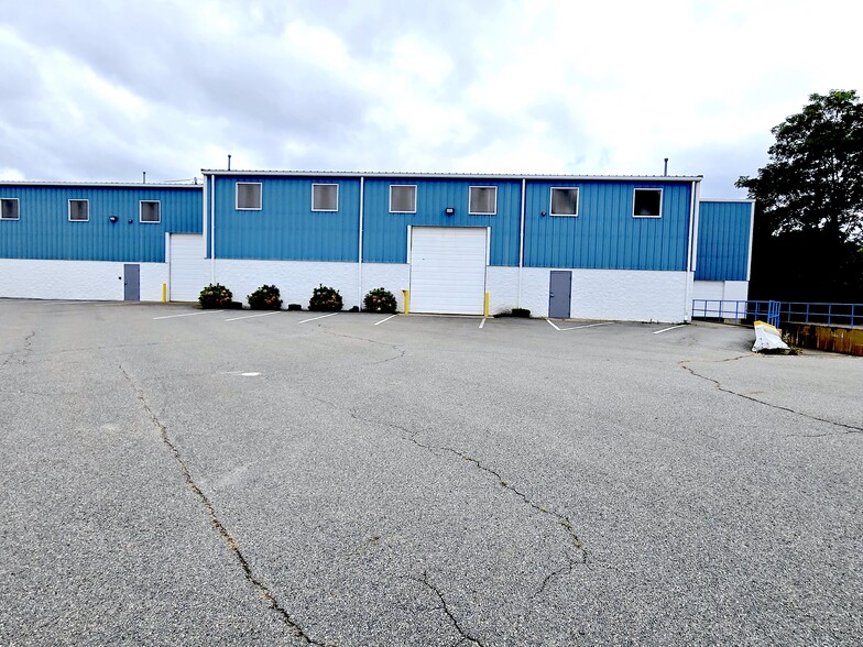 Primary Photo Of 404 Nash Rd, New Bedford Showroom For Lease