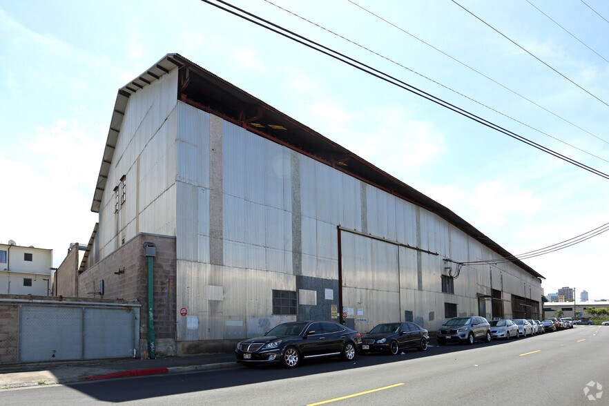 More Photos Of 938 Kohou St, Honolulu Warehouse For Lease
