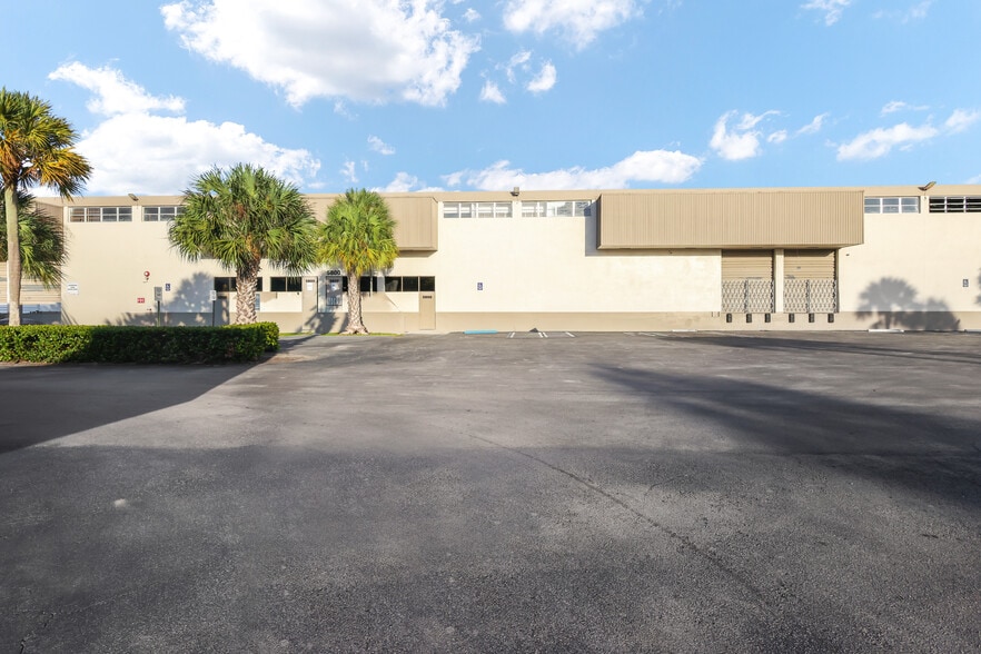 More Photos Of 5800 Miami Lakes Dr, Miami Lakes Warehouse For Lease
