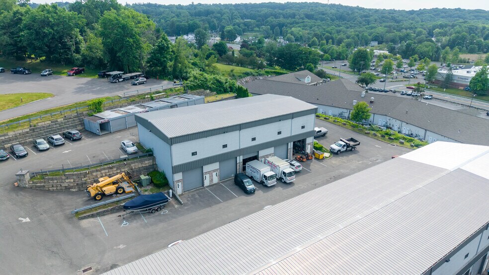More Photos Of 7 Dunham Dr, New Fairfield Light Manufacturing For Lease