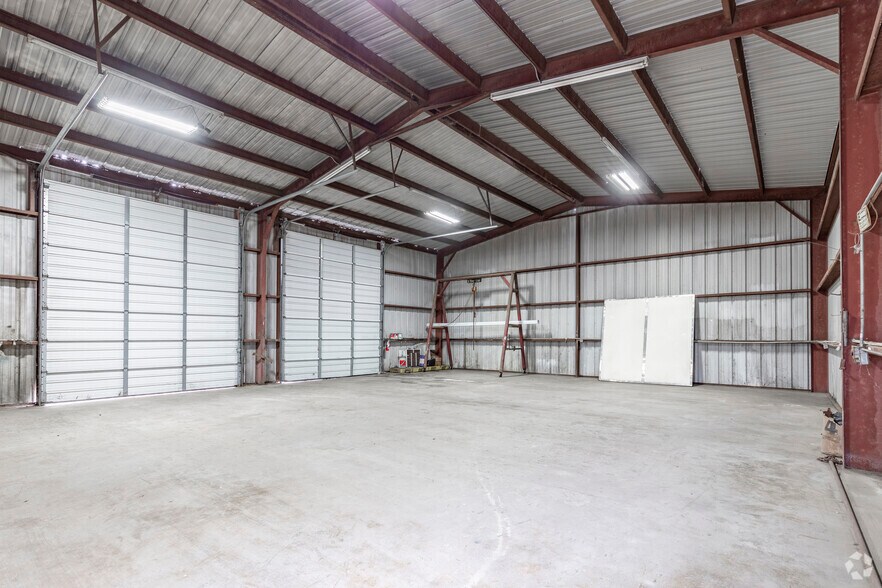 More Photos Of 726 N Expressway 77, Harlingen Warehouse For Lease