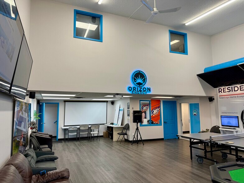 More Photos Of 4004 97th St NW, Edmonton Flex For Lease