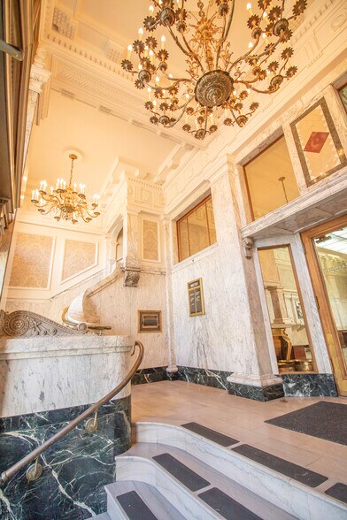 More Photos Of 301 Columbia St, Lafayette Office For Sale