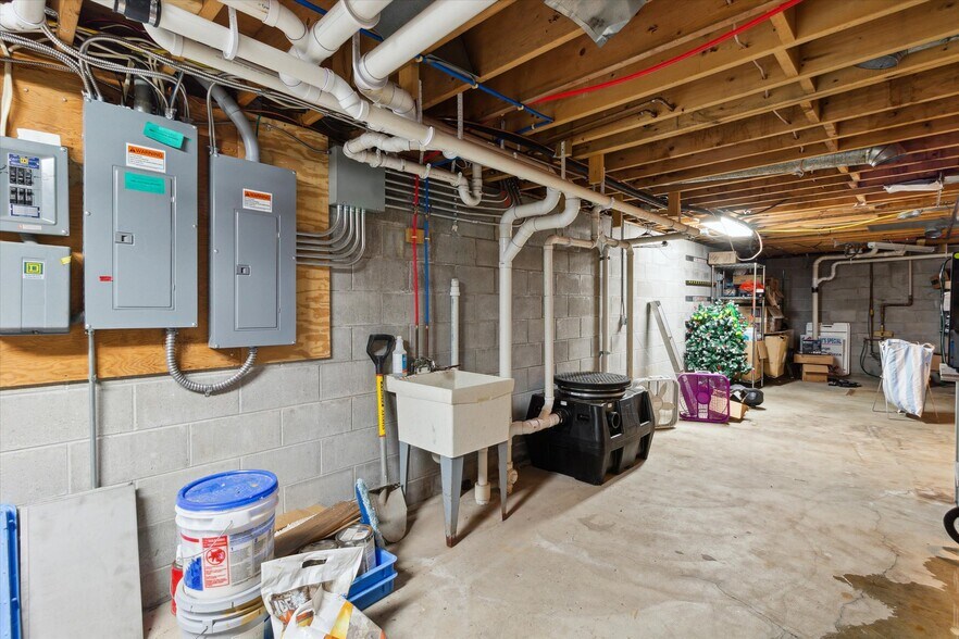 More Photos Of 1380 Wright Ave, Alma Freestanding For Sale