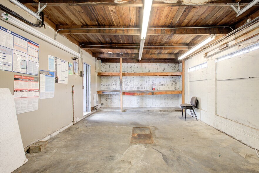 More Photos Of 1328 SE Stephens St, Roseburg Auto Dealership For Sale