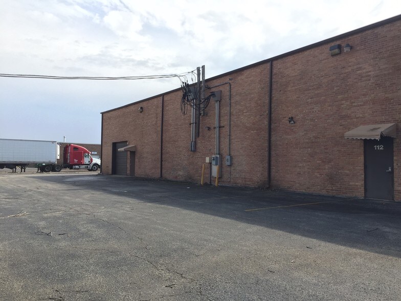 More Photos Of 110-112 Carpenter Ave, Wheeling Manufacturing For Lease