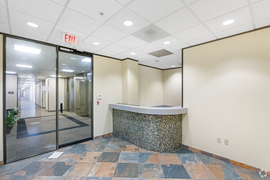 More Photos Of 8554 Katy Fwy, Houston Unknown For Lease