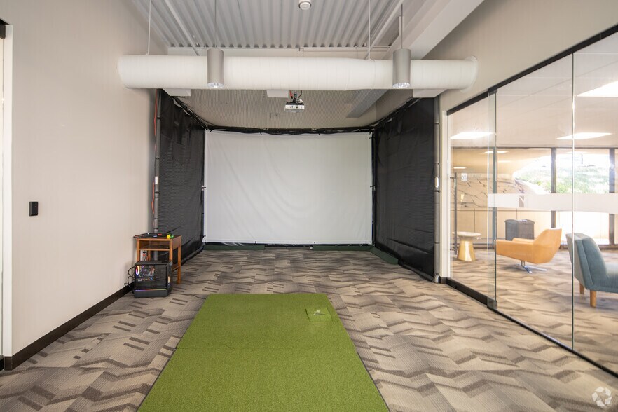 More Photos Of 1341 W Mockingbird Ln, Dallas Office For Lease