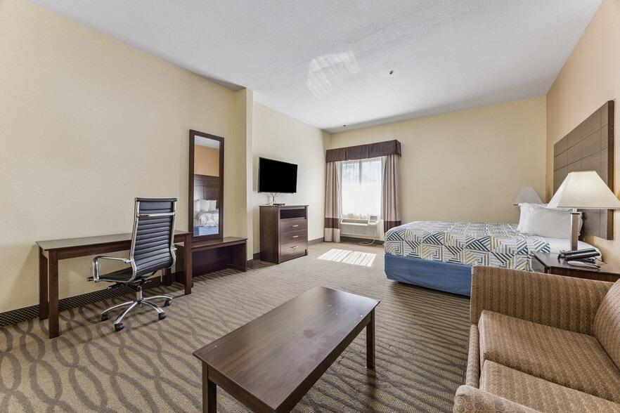 More Photos Of 2601 Spencer Hwy, Pasadena Hotel For Sale