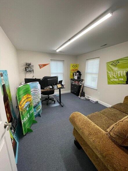 More Photos Of 6008 Fair Oaks Dr, Frederick Flex For Lease