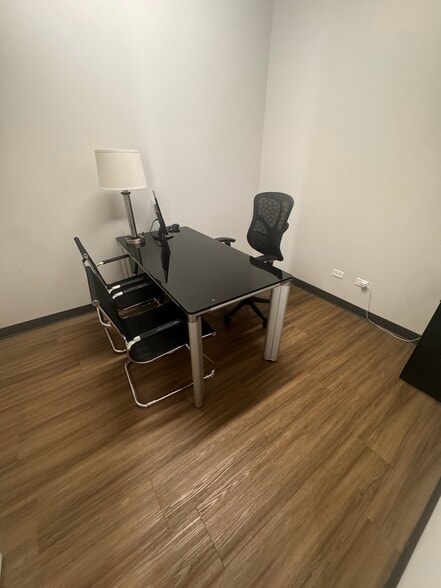 More Photos Of 140 S River St, Aurora Unknown For Lease