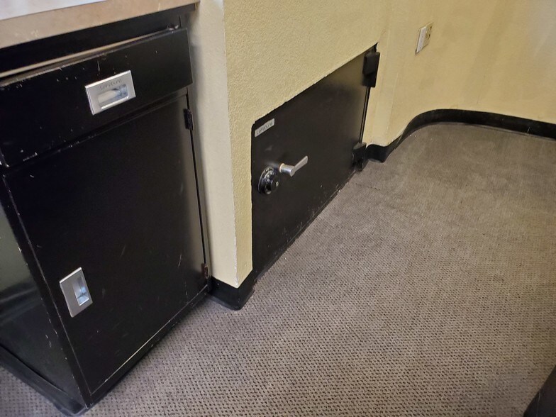 More Photos Of 5144 E Busch Blvd, Tampa Bank For Sale