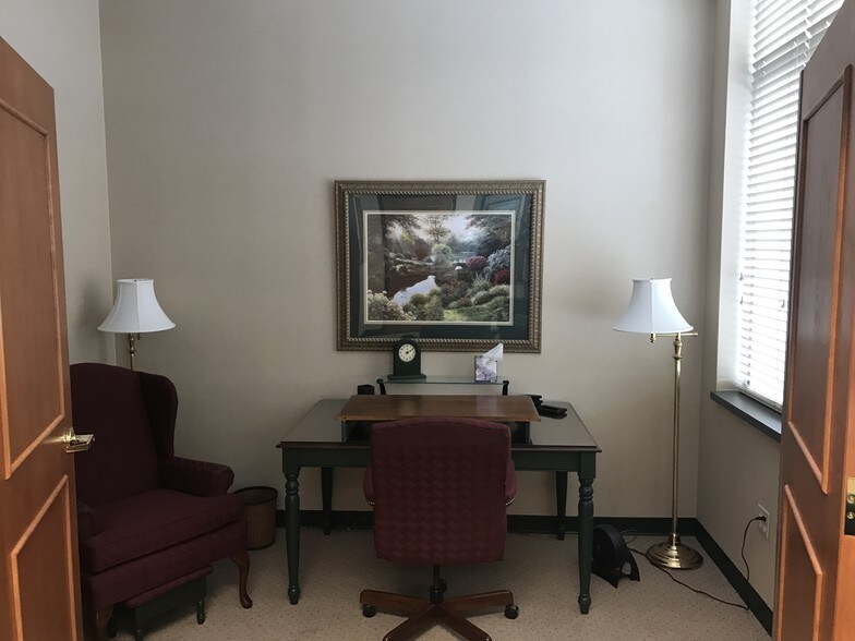 More Photos Of 415 Columbia St, Lafayette Office For Sale