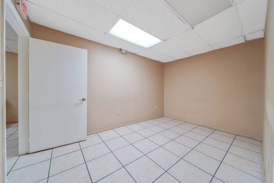 More Photos Of 25 E 4th St, Hialeah Office For Lease