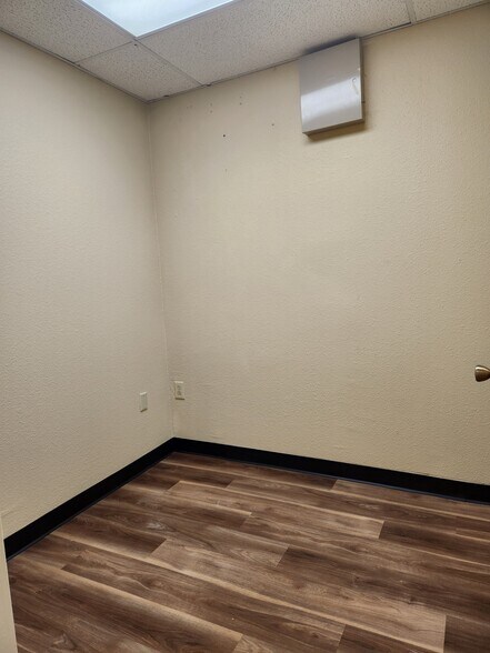 More Photos Of 10221 Desert Sands St, San Antonio Unknown For Lease