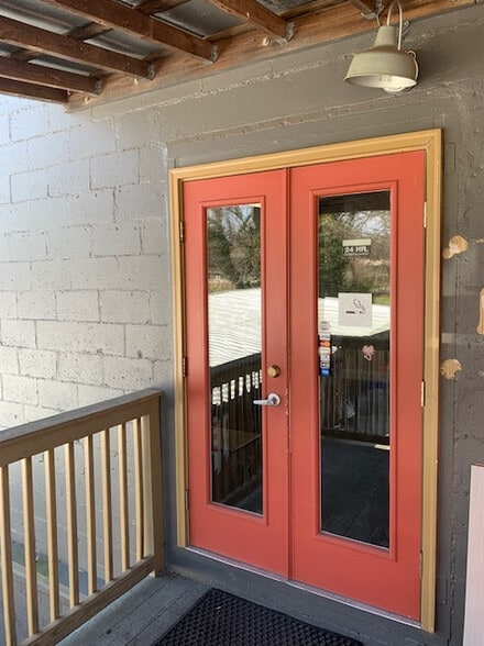 More Photos Of 545 Rutherford Rd, Greenville Showroom For Sale