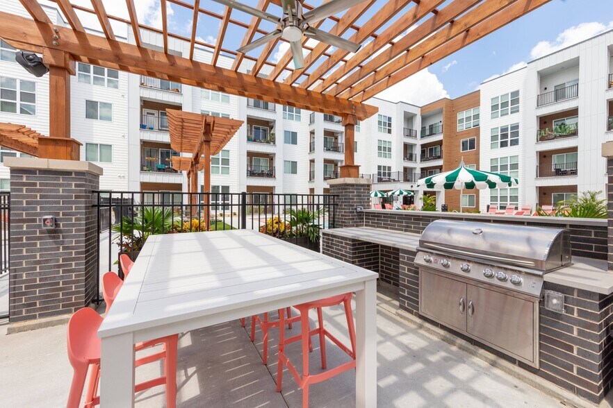 More Photos Of 701 Berkley Pky, Kansas City Apartments For Lease