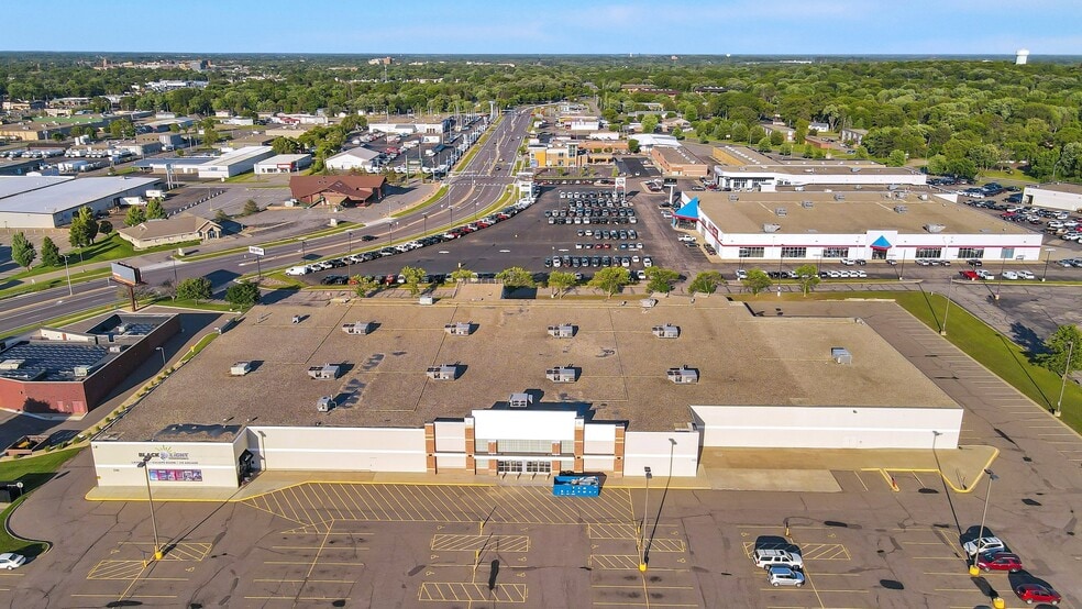 More Photos Of 250 33rd Ave S, Saint Cloud General Retail For Lease