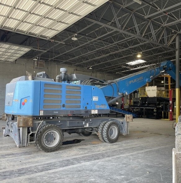 More Photos Of 6800 S Interstate Highway 45, Wilmer Showroom For Lease