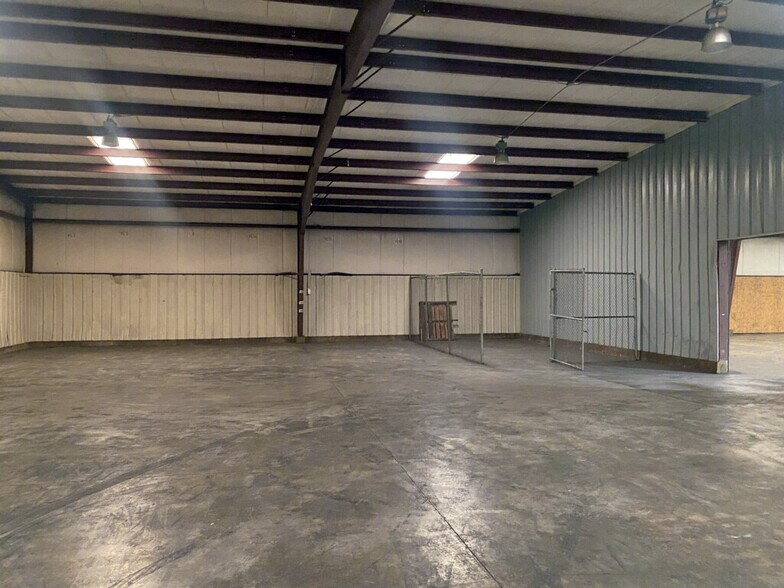 More Photos Of 12086 E IL Highway 148, Mount Vernon Warehouse For Lease