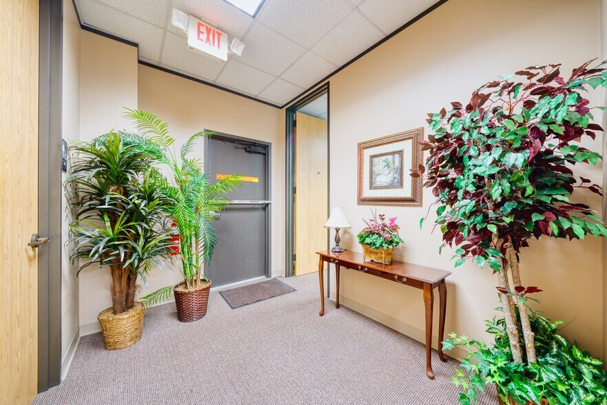 More Photos Of 15430 Ridge Park Dr, Houston Office For Sale