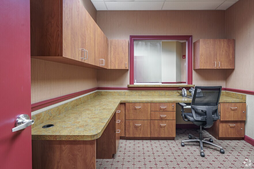 More Photos Of 850 NW Federal Hwy, Stuart Office For Lease