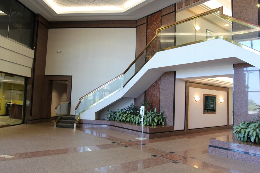 More Photos Of 101 Bullitt Ln, Louisville Office For Lease
