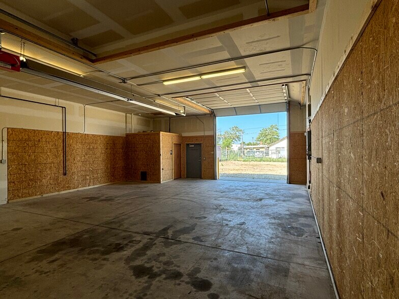 More Photos Of 1403 S Osage St, Wichita Warehouse For Lease