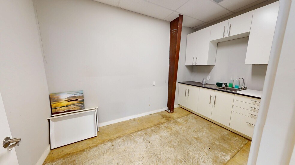 More Photos Of 3992 E Highway 290, Dripping Springs Warehouse For Lease