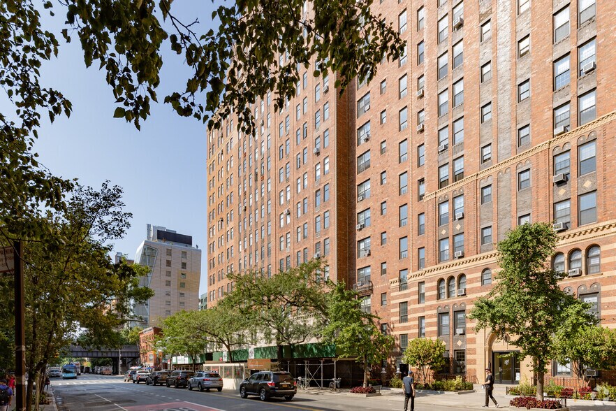 More Photos Of 219 9th Ave, New York Apartments For Sale