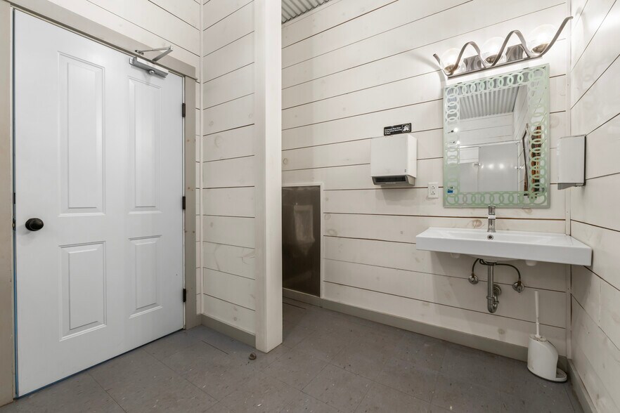 More Photos Of 10 Leeds Junction Rd, Leeds Winery Vineyard For Sale