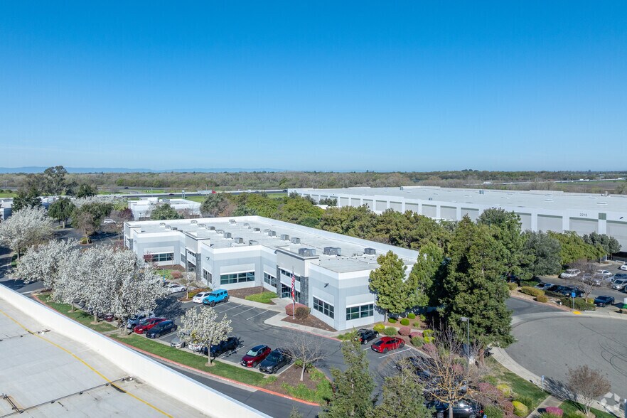 More Photos Of 2218 Kausen Dr, Elk Grove Office For Lease