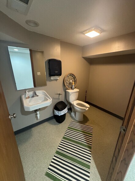 More Photos Of 444 N 12th Ave N, South Saint Paul Office For Sale