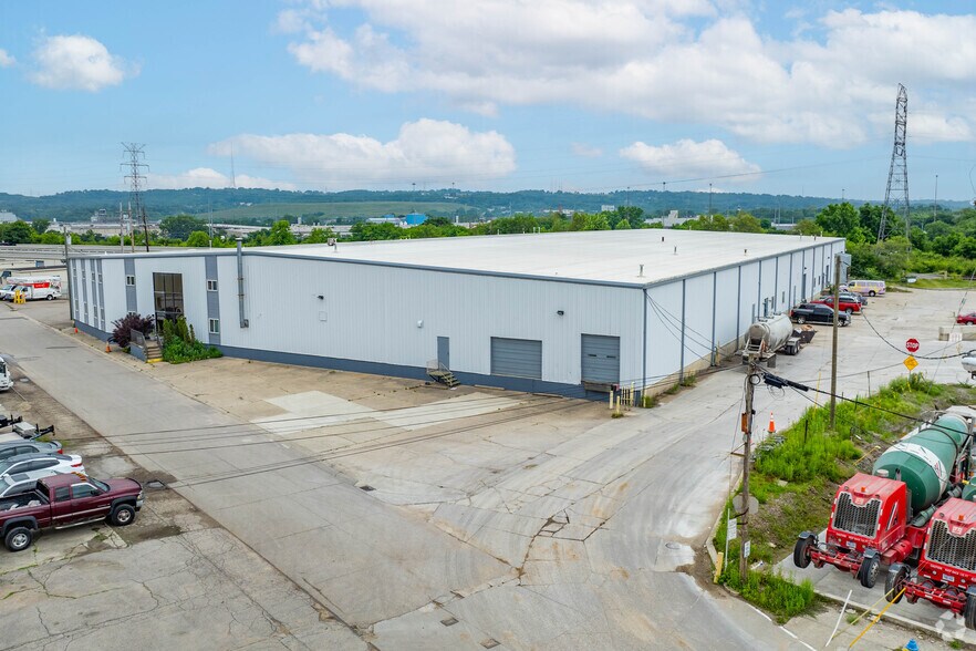 More Photos Of 1000-1008 Kieley Pl, Cincinnati Warehouse For Lease