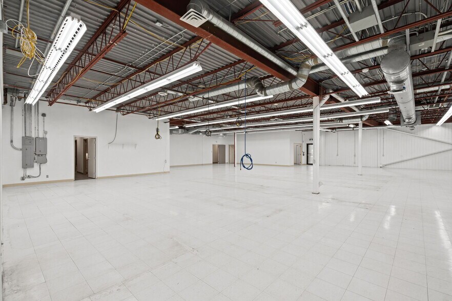 More Photos Of 2181-2183 Thurston Dr, Ottawa Light Manufacturing For Lease