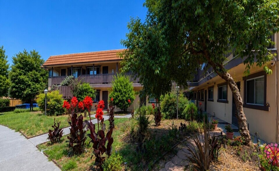 Primary Photo Of 6015 Montecito Blvd, Santa Rosa Apartments For Sale