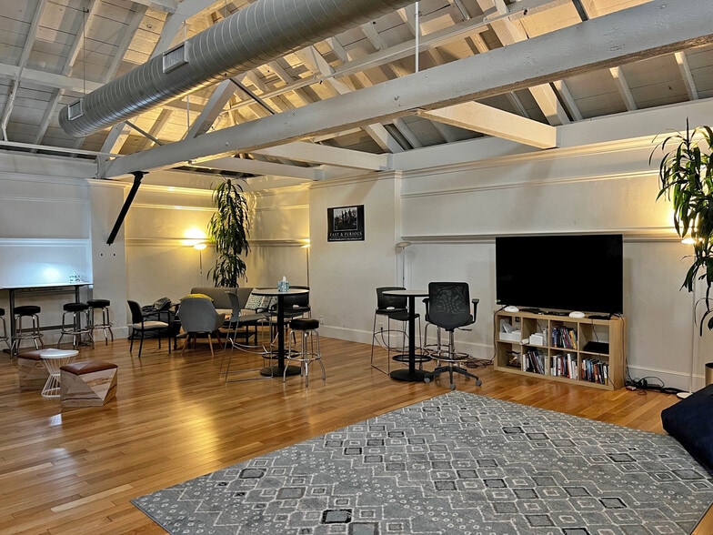 More Photos Of 925 De La Vina St, Santa Barbara Office For Lease