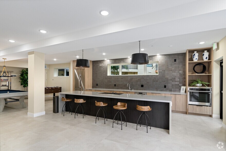 More Photos Of 6838-6874 Northbank Dr, Ventura Apartments For Lease